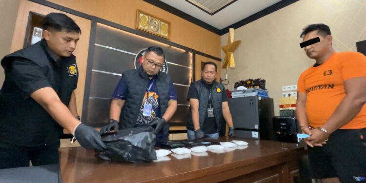 ‎Bawa 480,56 Gram Sabu dalam Ruang Rahasia Tas, Penumpang Travel Medan-Aceh Ditangkap